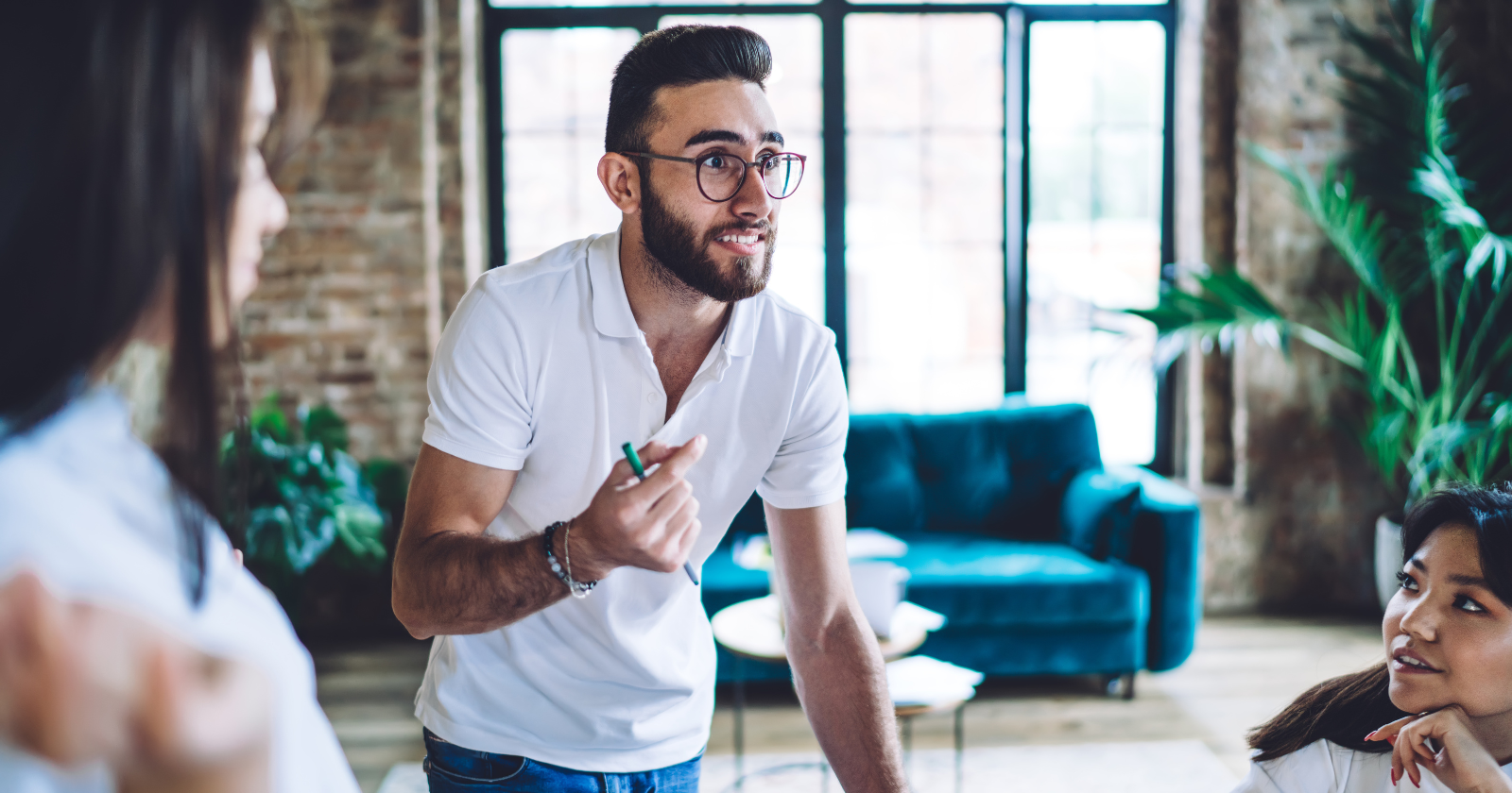 7 phrases that reveal someone is able to critically analyse mainstream