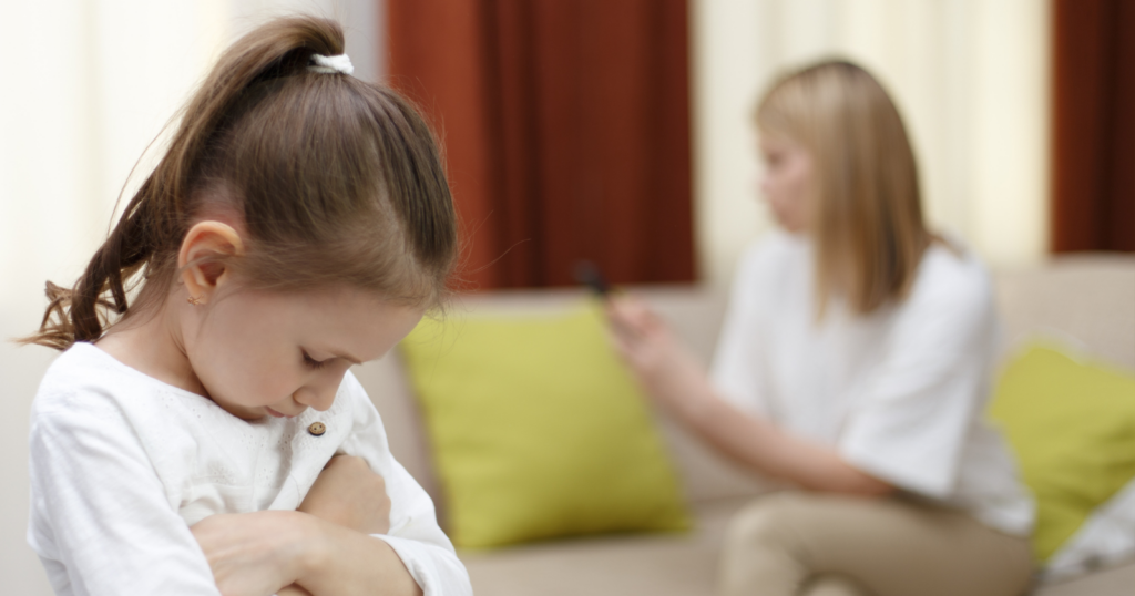 7 subtle behaviors that come from not being loved enough as a child, according to psychology