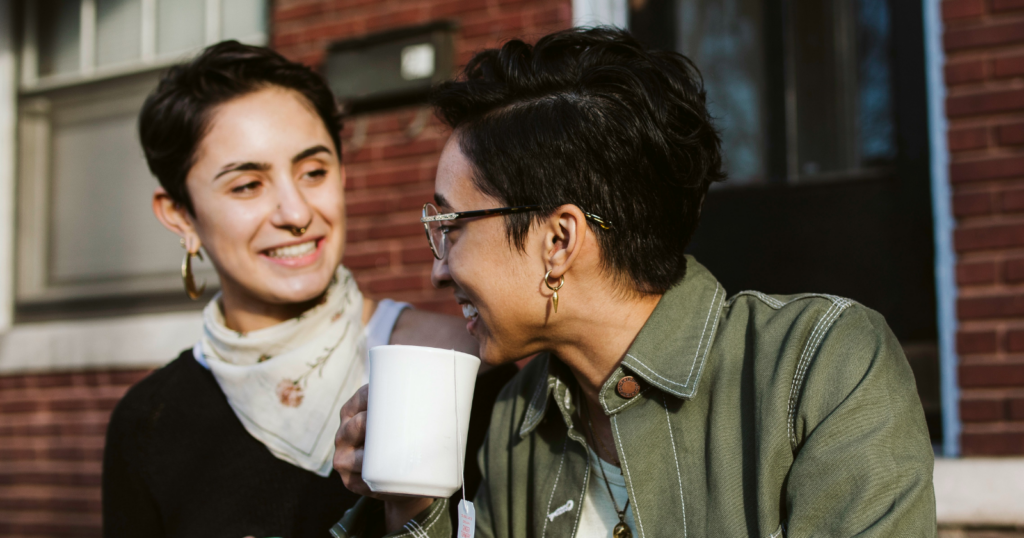 Psychology says if friendships never last for you, these 8 patterns are likely the reason