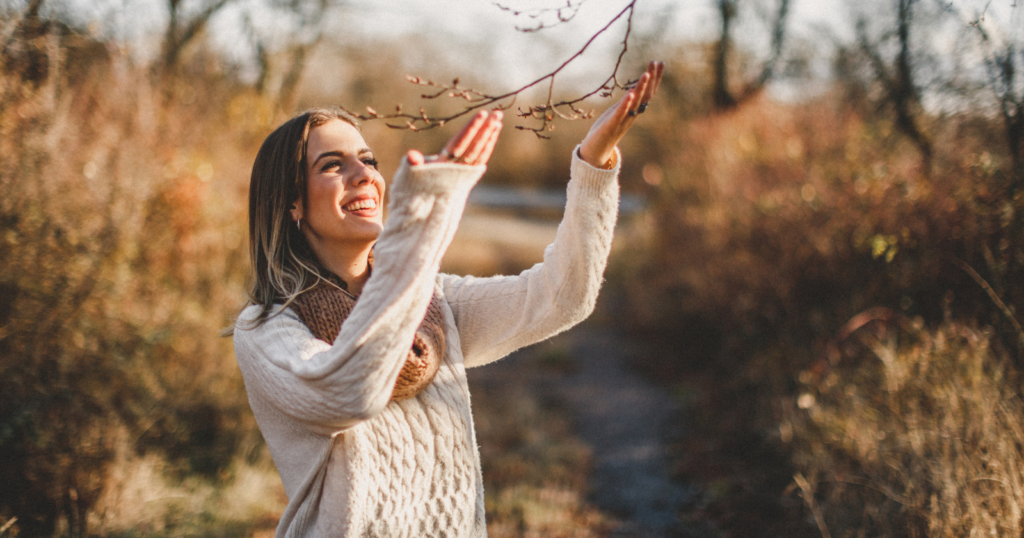 9 daily practices of people who feel genuinely connected to nature, not just passing through it