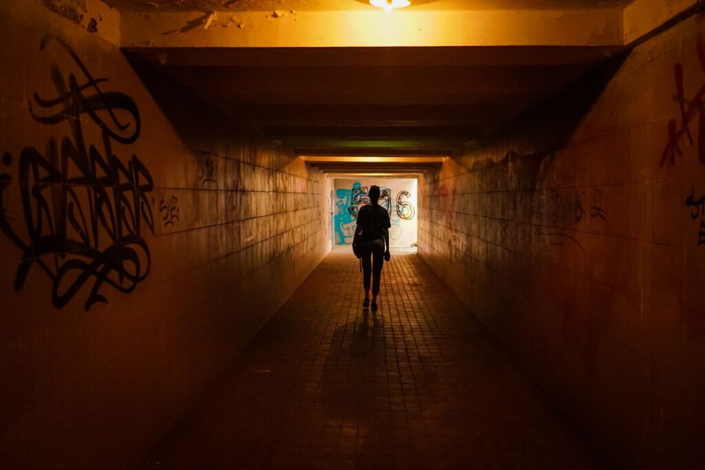 The habit researchers behind the 43% figure found the location did the remembering for you — routines are triggered by place, which is why a familiar setting can run an entire behaviour before the conscious mind catches up